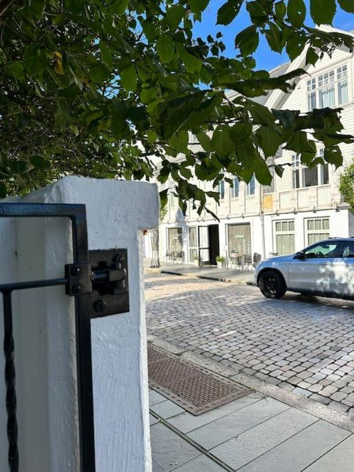 Ny Urban Leilighet Med Super Utsikt ハウゲスン エクステリア 写真